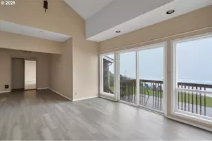 801 NW Coast St, Newport, OR 97365 - Photo 17