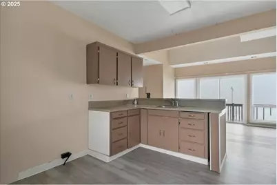 801 NW Coast St #2, Newport, OR 97365 - Photo 11