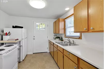 18149 SE Pine St, Portland, OR 97233 - Photo 11