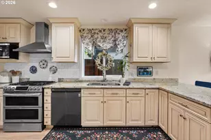 446 SE 68th Ave, Hillsboro, OR 97123 - Photo 13