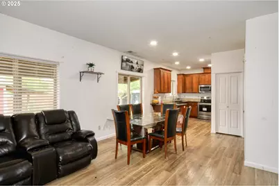 3228 NE Daffodil Dr, McMinnville, OR 97128 - Photo 15