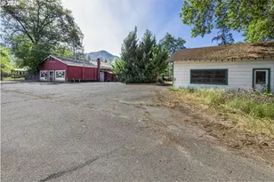8622 E Evans Creek Rd, Rogue River, OR 97537 - Photo 3