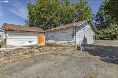 8622 E Evans Creek Rd, Rogue River, OR 97537 - Photo 9
