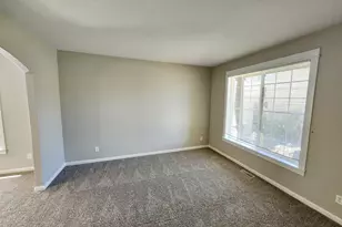 573 E 13th Pl, Lafayette, OR 97127 - Photo 3