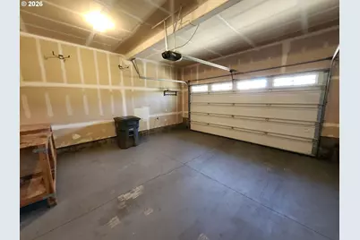 573 E 13th Pl, Lafayette, OR 97127 - Photo 9