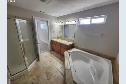 573 E 13th Pl, Lafayette, OR 97127 - Photo 17
