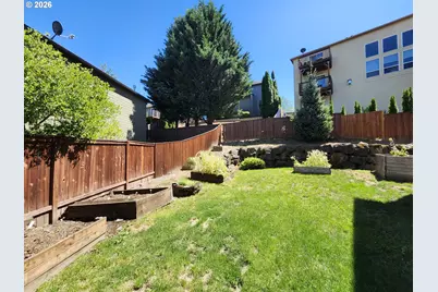 573 E 13th Pl, Lafayette, OR 97127 - Photo 21
