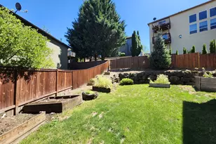 573 E 13th Pl, Lafayette, OR 97127 - Photo 21