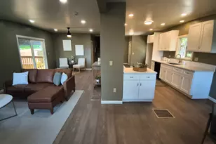 10503 NW 3rd St, Portland, OR 97231 - Photo 7