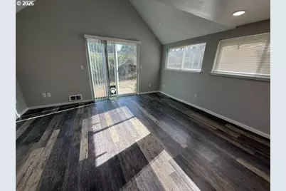 1425 Pine St, Florence, OR 97439 - Photo 7