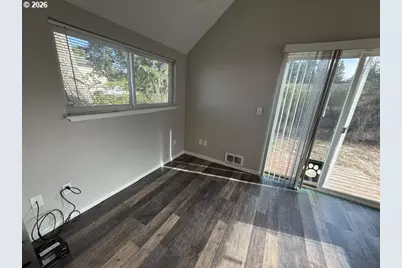 1425 Pine St, Florence, OR 97439 - Photo 9