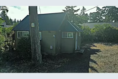 1425 Pine St, Florence, OR 97439 - Photo 3