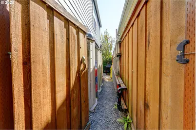 502 NE Knott St, Portland, OR 97212 - Photo 43