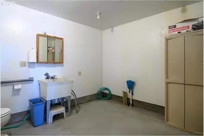 69375 Lake Dr, Sisters, OR 97759 - Photo 17
