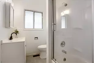 17101 SE Market St, Portland, OR 97233 - Photo 7