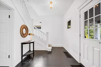 2307 NE Everett St, Portland, OR 97232 - Photo 7