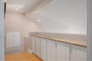 1915 Heitzman Way, Eugene, OR 97402 - Photo 19