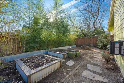 1915 Heitzman Way, Eugene, OR 97402 - Photo 33