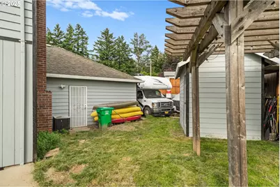 10722 SE Lexington St, Portland, OR 97266 - Photo 45