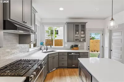 1024 NE Going St, Portland, OR 97211 - Photo 17