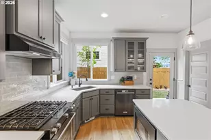 1024 NE Going St, Portland, OR 97211 - Photo 17