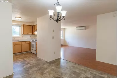 211 Valley Ct, Sutherlin, OR 97479 - Photo 9