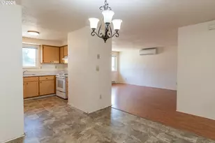 211 Valley Ct, Sutherlin, OR 97479 - Photo 9