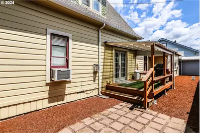 381 9th St, Springfield, OR 97477 - Photo 33