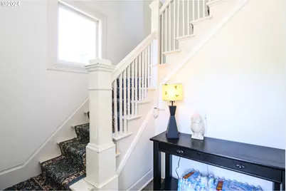 381 9th St, Springfield, OR 97477 - Photo 3