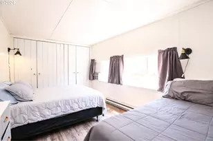 381 9th St, Springfield, OR 97477 - Photo 27