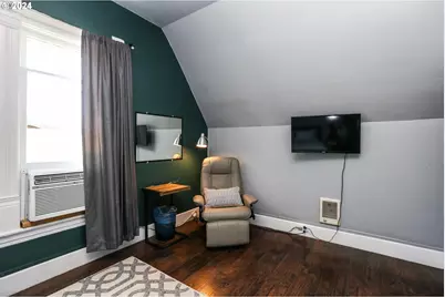 381 9th St, Springfield, OR 97477 - Photo 9