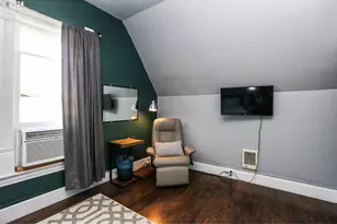 381 9th St, Springfield, OR 97477 - Photo 9