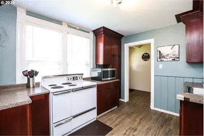 381 9th St, Springfield, OR 97477 - Photo 21