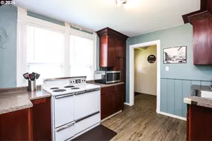381 9th St, Springfield, OR 97477 - Photo 21