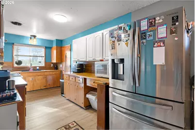 605 SE 166th Pl, Portland, OR 97233 - Photo 9