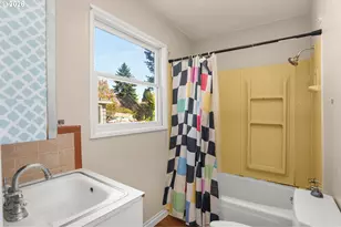 1731 NE Liberty St, Portland, OR 97211 - Photo 13