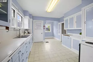 1358 Parker Pl, Astoria, OR 97103 - Photo 11