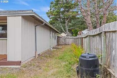 2521 Delores Ln, North Bend, OR 97459 - Photo 37