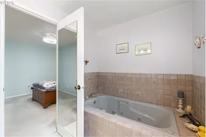 810 S Columbia Dr, Woodburn, OR 97071 - Photo 15