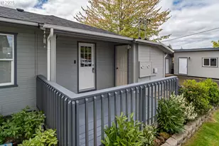 512 W Center St, Roseburg, OR 97471 - Photo 23