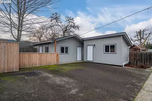 512 W Center St, Roseburg, OR 97471 - Photo 43