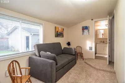 512 W Center St, Roseburg, OR 97471 - Photo 15