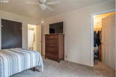 512 W Center St, Roseburg, OR 97471 - Photo 13