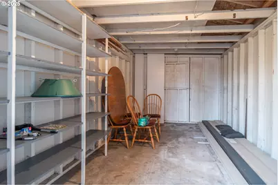 512 W Center St, Roseburg, OR 97471 - Photo 45