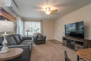 512 W Center St, Roseburg, OR 97471 - Photo 29