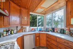 895 Glory Dr, Eugene, OR 97404 - Photo 15