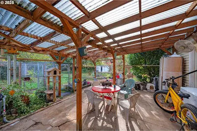 895 Glory Dr, Eugene, OR 97404 - Photo 19