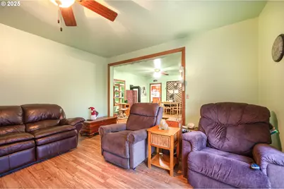 895 Glory Dr, Eugene, OR 97404 - Photo 5