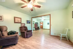 895 Glory Dr, Eugene, OR 97404 - Photo 13