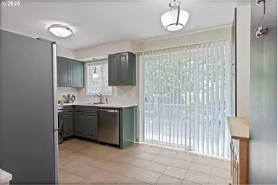 1823 NE Multnomah St, Portland, OR 97232 - Photo 9